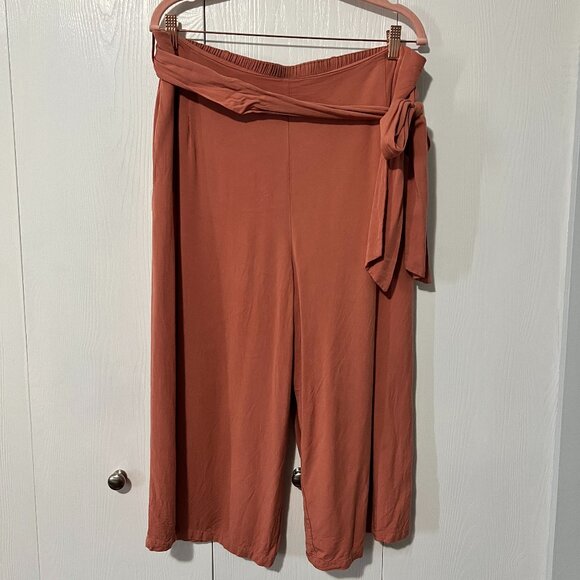 Grace & Lace Wide Leg Crops - Picture 3 of 5